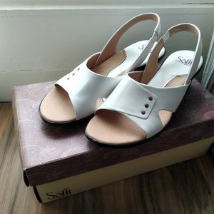 Sofft. White low heel sandals. Size 8